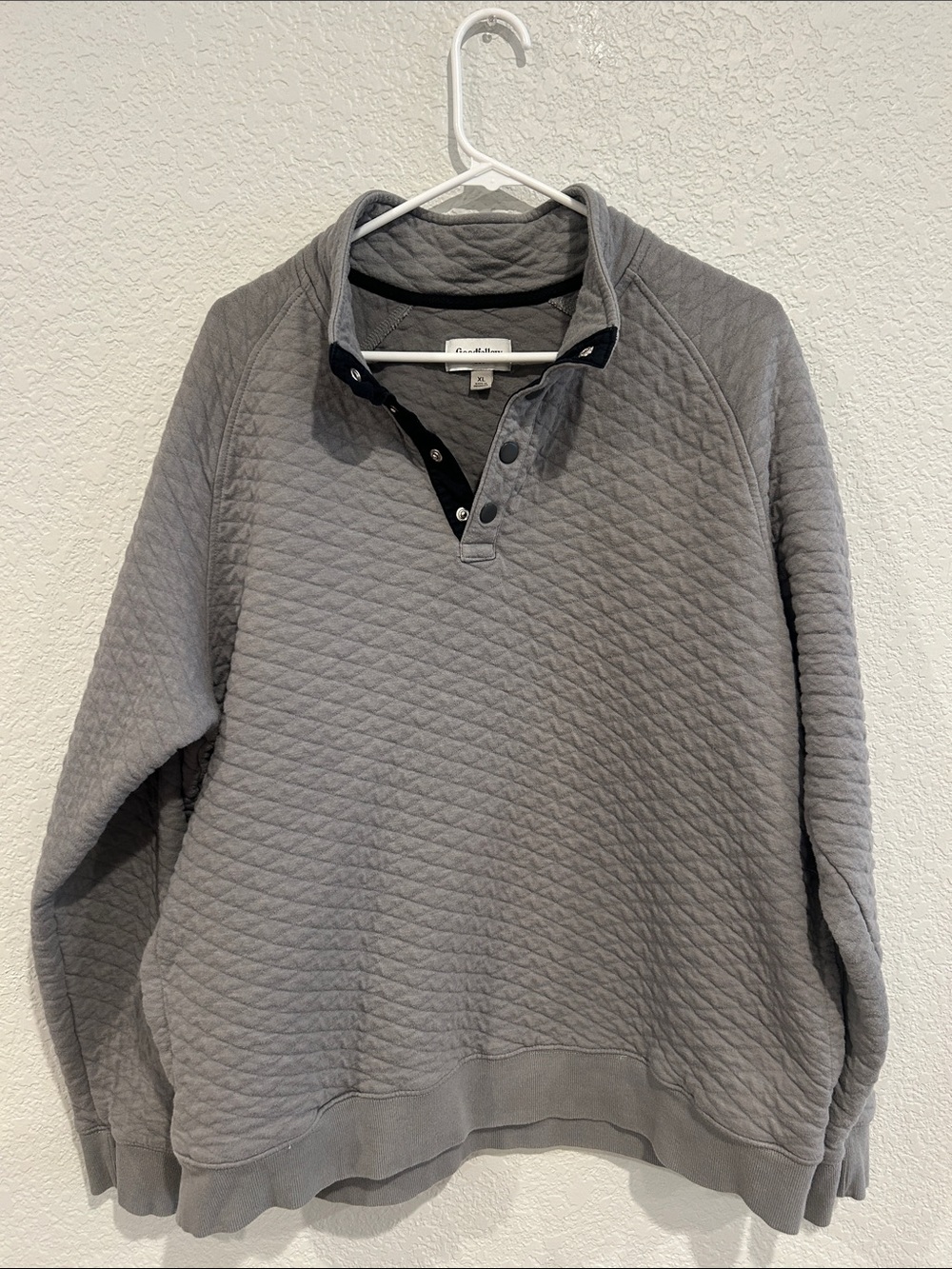Goodfellow & Co Quilted Grey V‑Neck Snap Pullover